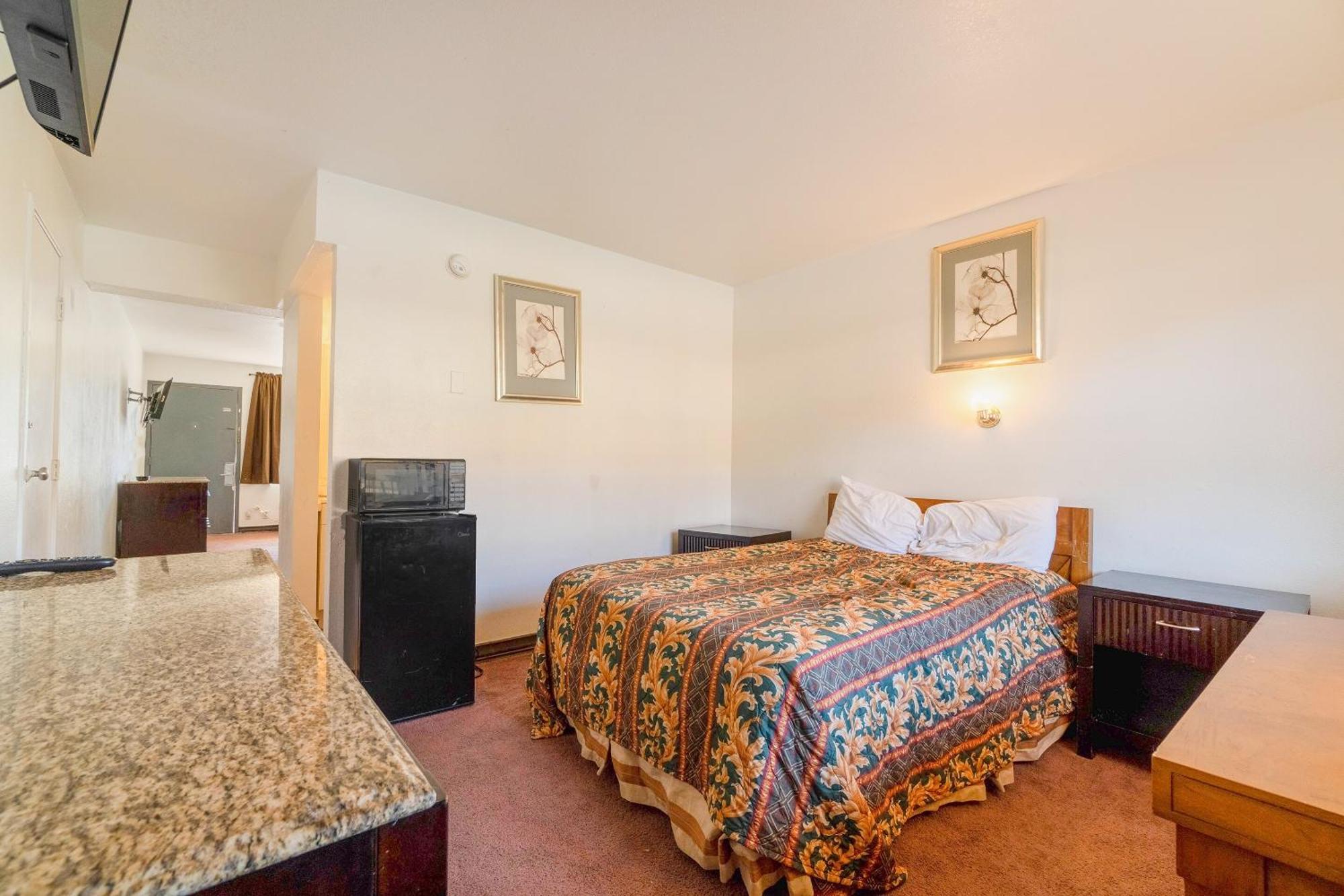 Castle Inn & Suites By Oyo Chickasha Bagian luar foto