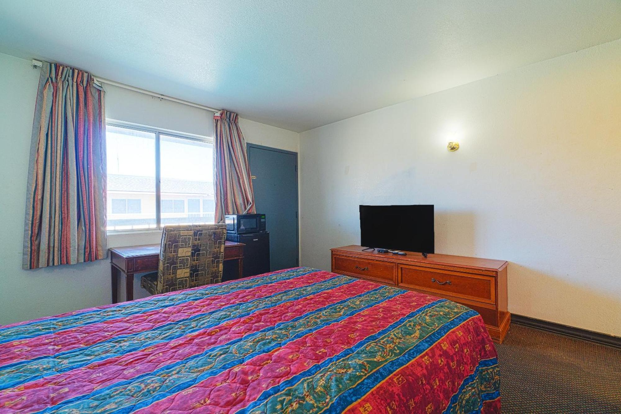Castle Inn & Suites By Oyo Chickasha Bagian luar foto