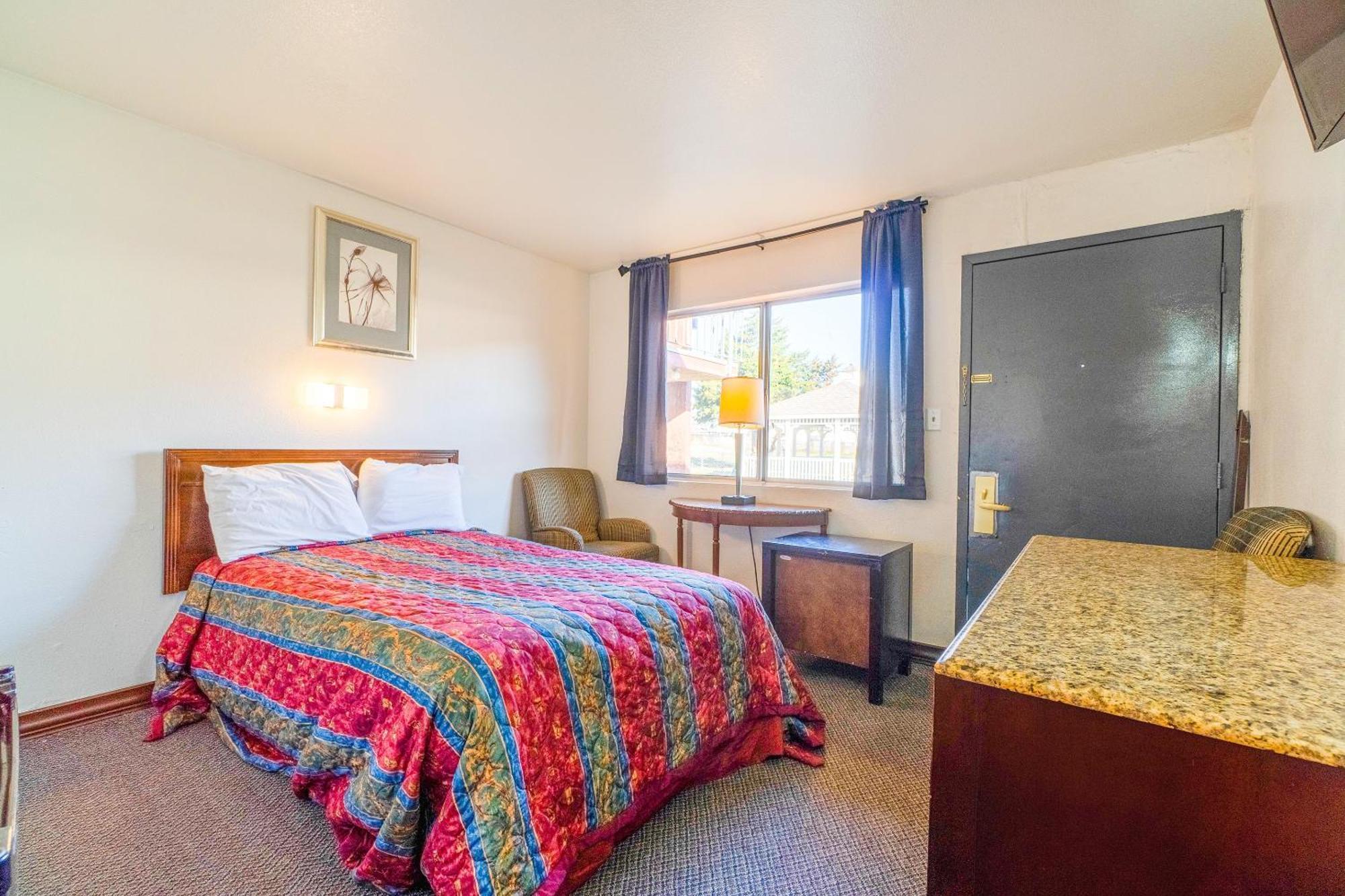 Castle Inn & Suites By Oyo Chickasha Bagian luar foto