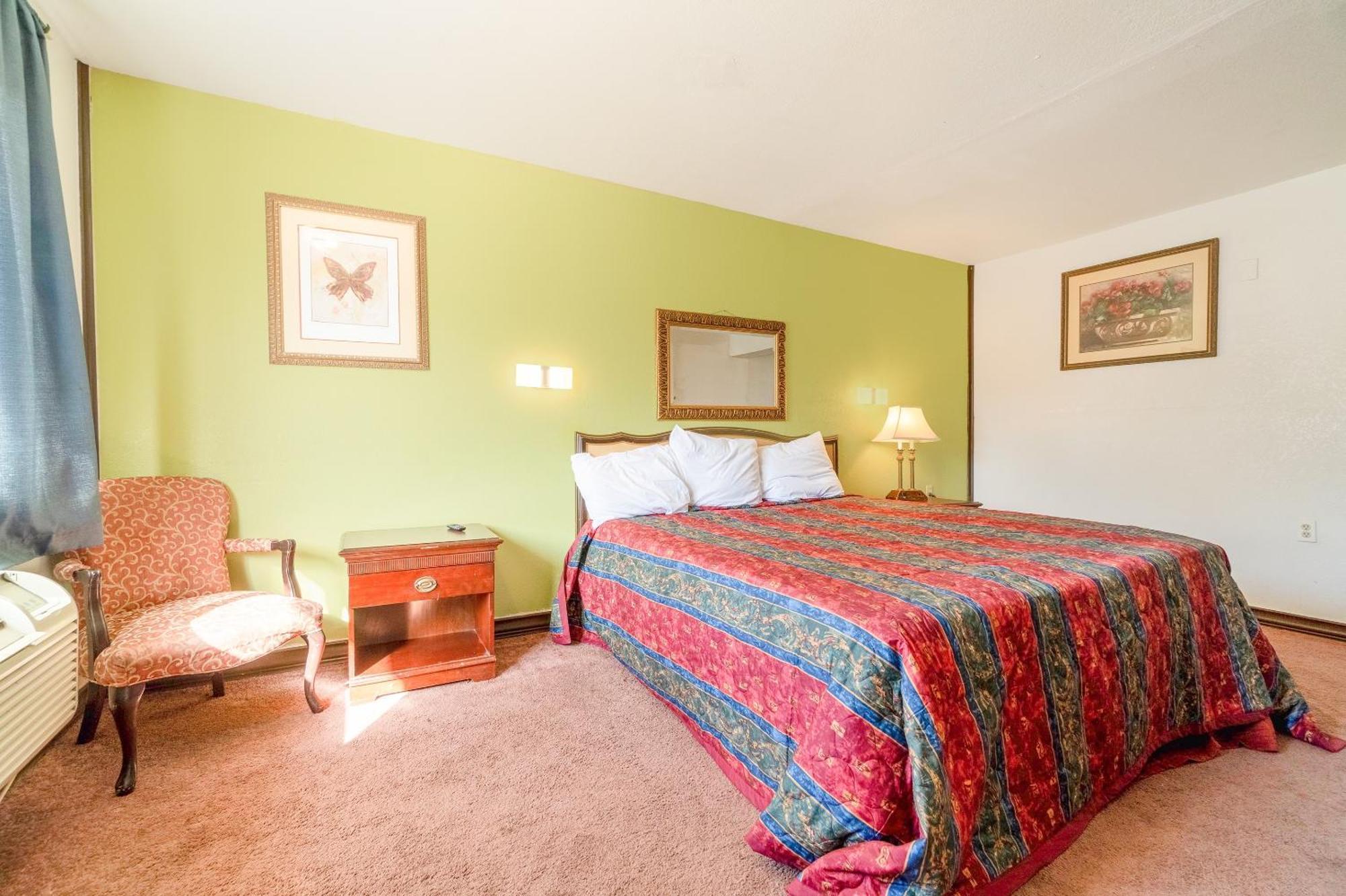 Castle Inn & Suites By Oyo Chickasha Bagian luar foto