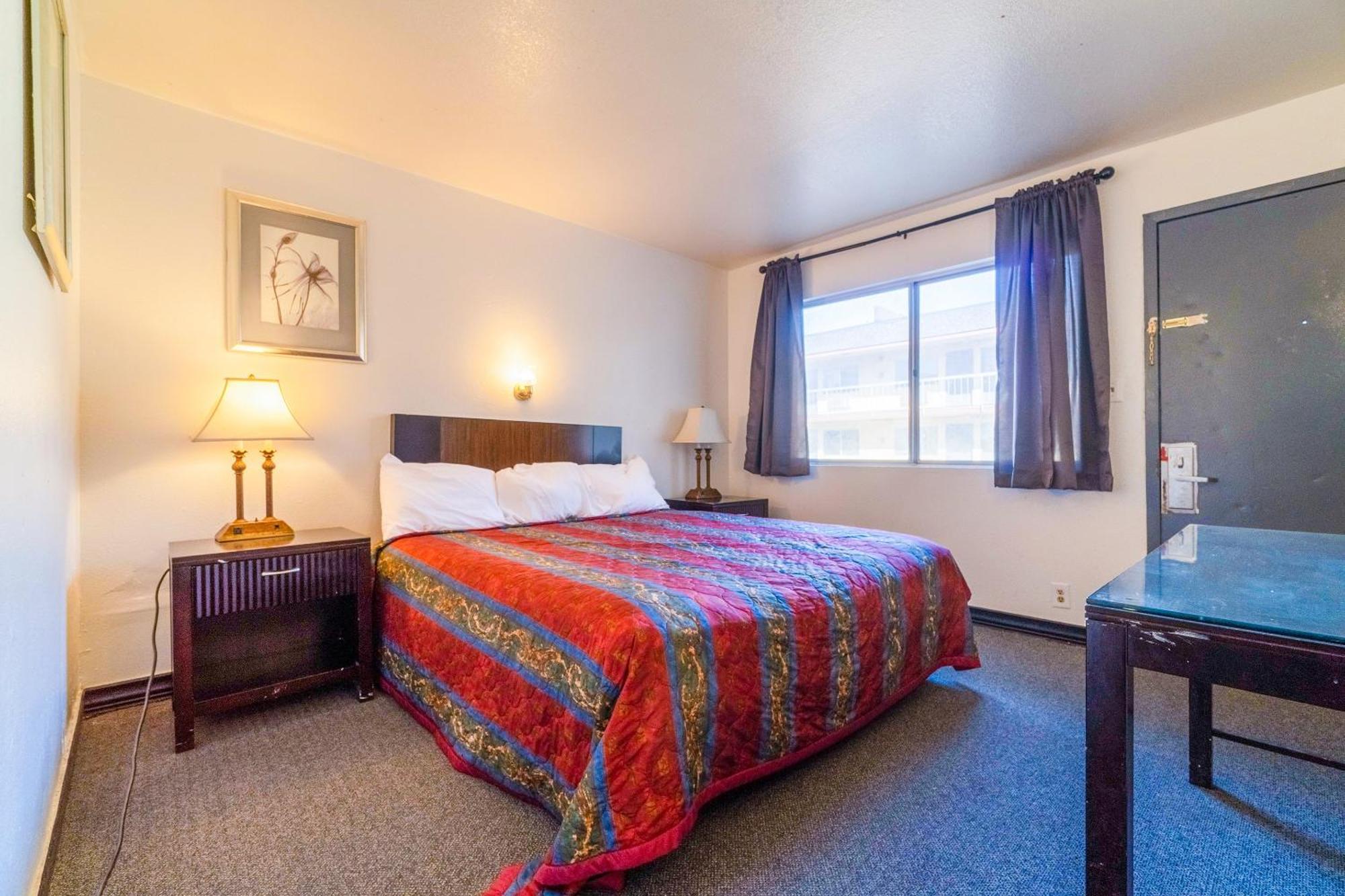 Castle Inn & Suites By Oyo Chickasha Bagian luar foto