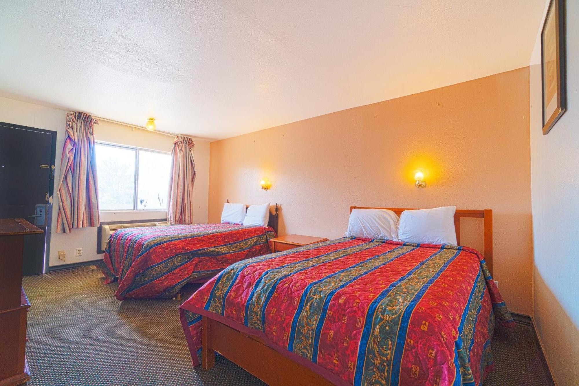 Castle Inn & Suites By Oyo Chickasha Bagian luar foto