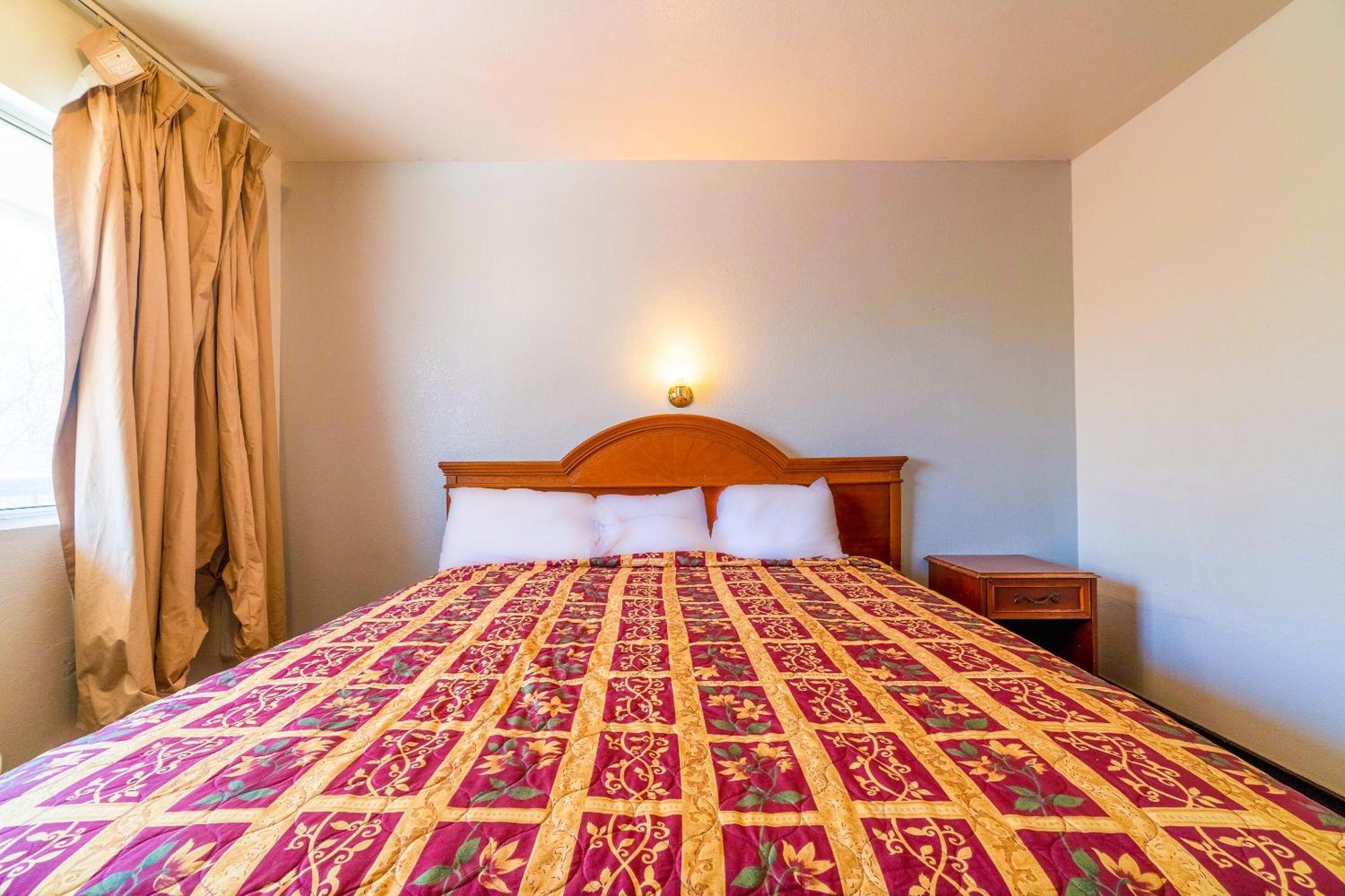 Castle Inn & Suites By Oyo Chickasha Bagian luar foto