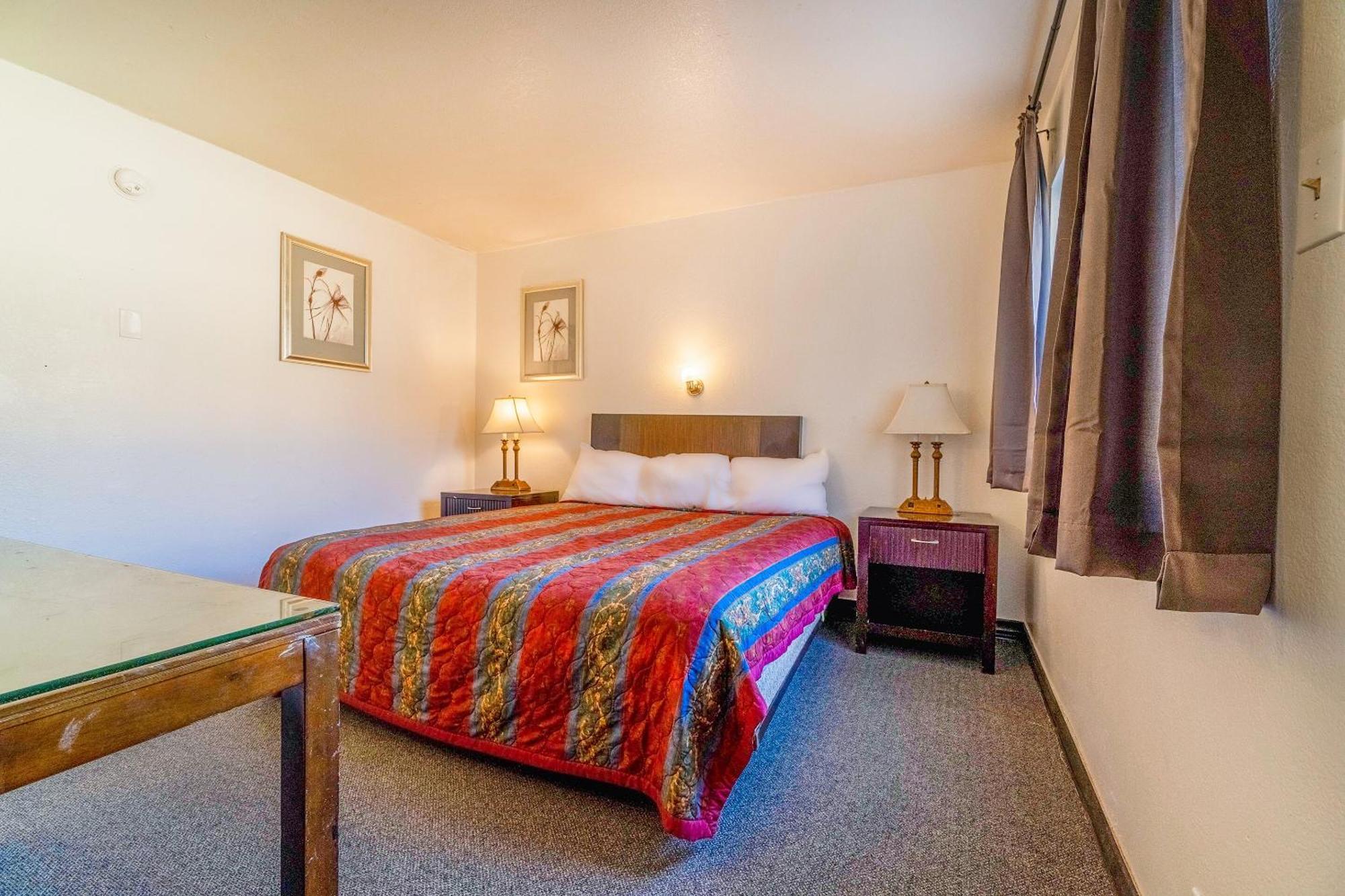 Castle Inn & Suites By Oyo Chickasha Bagian luar foto