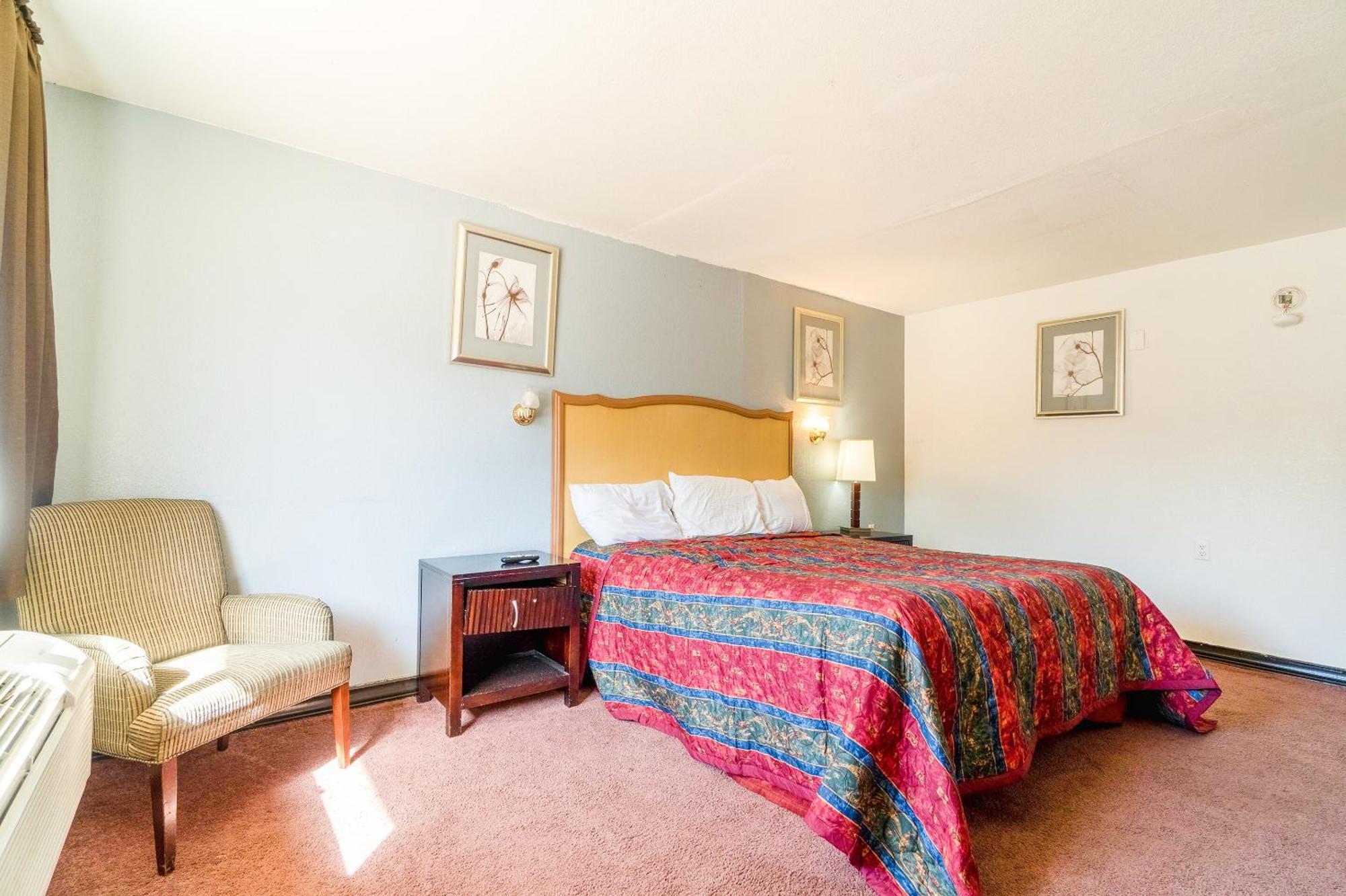 Castle Inn & Suites By Oyo Chickasha Bagian luar foto