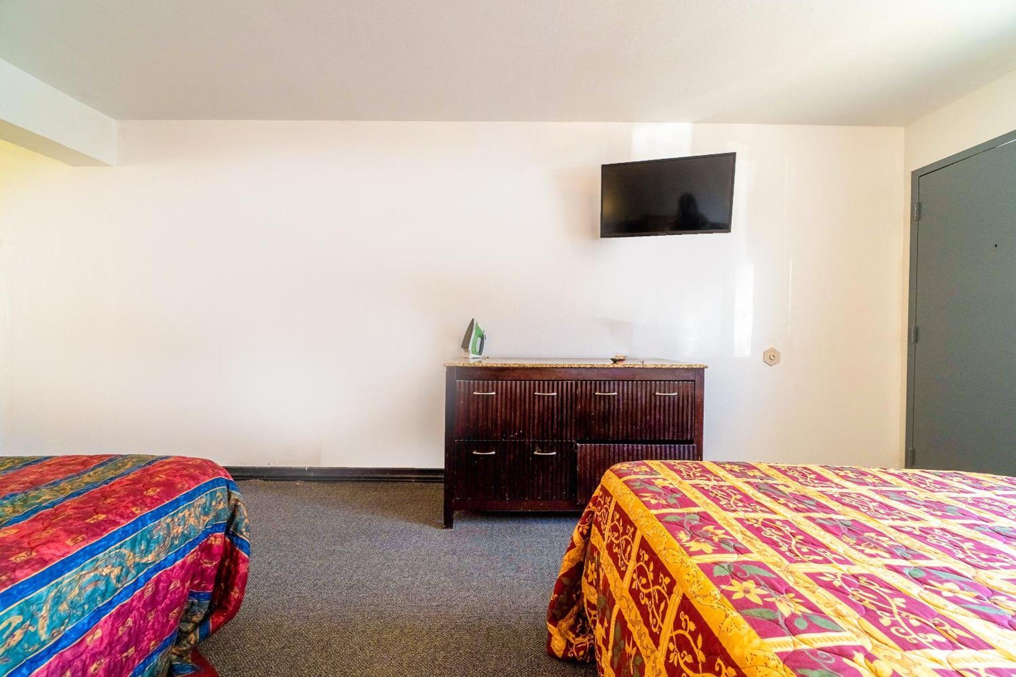 Castle Inn & Suites By Oyo Chickasha Bagian luar foto