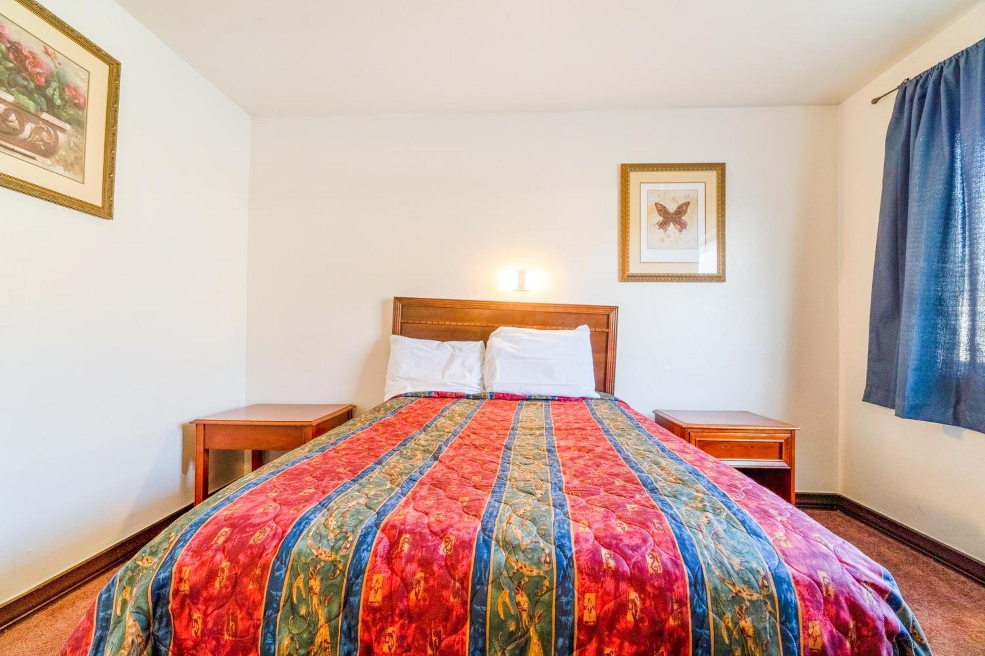 Castle Inn & Suites By Oyo Chickasha Bagian luar foto