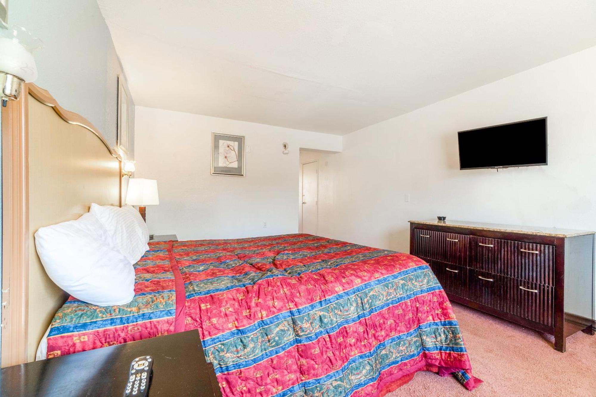 Castle Inn & Suites By Oyo Chickasha Bagian luar foto