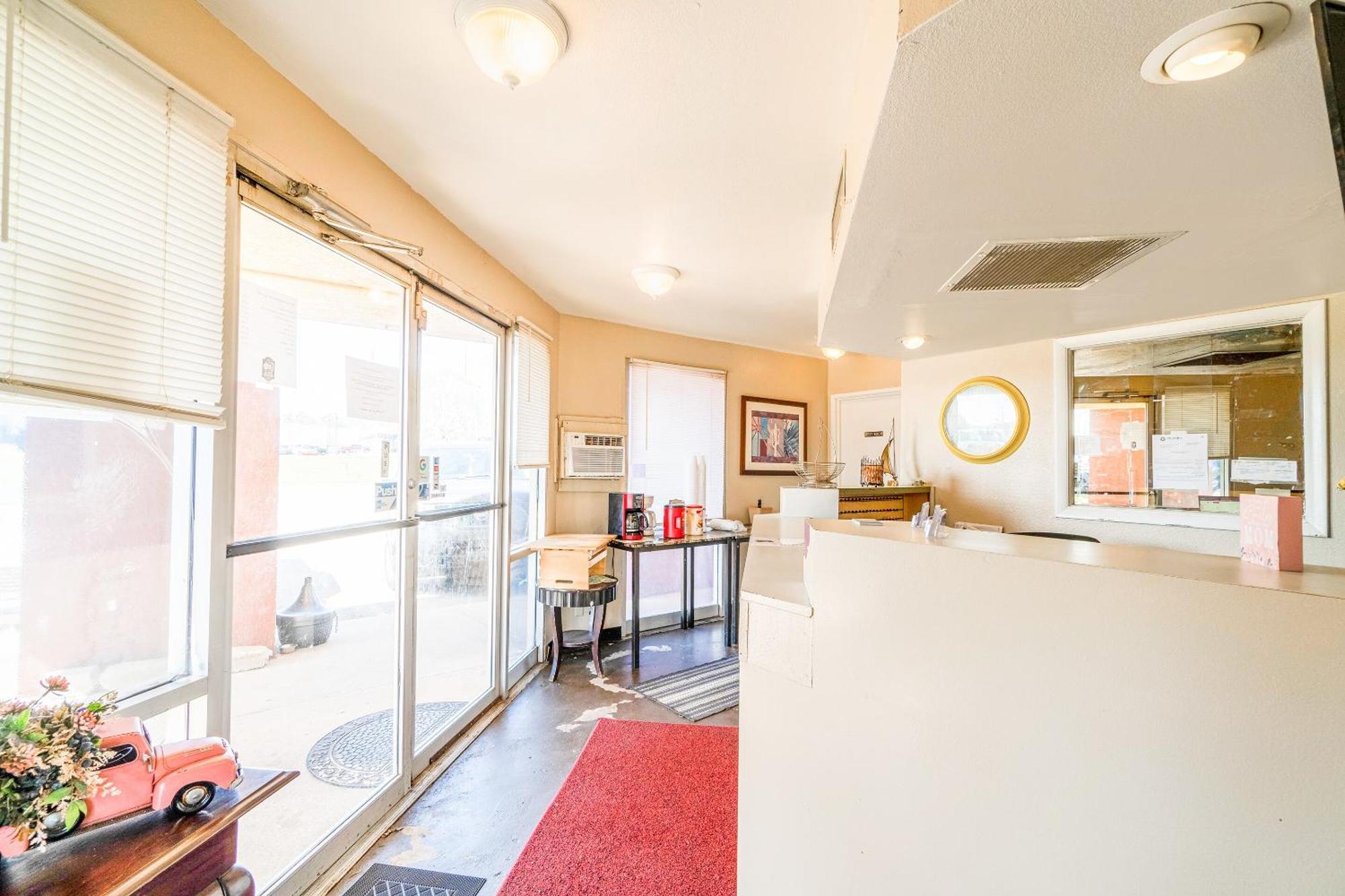 Castle Inn & Suites By Oyo Chickasha Bagian luar foto
