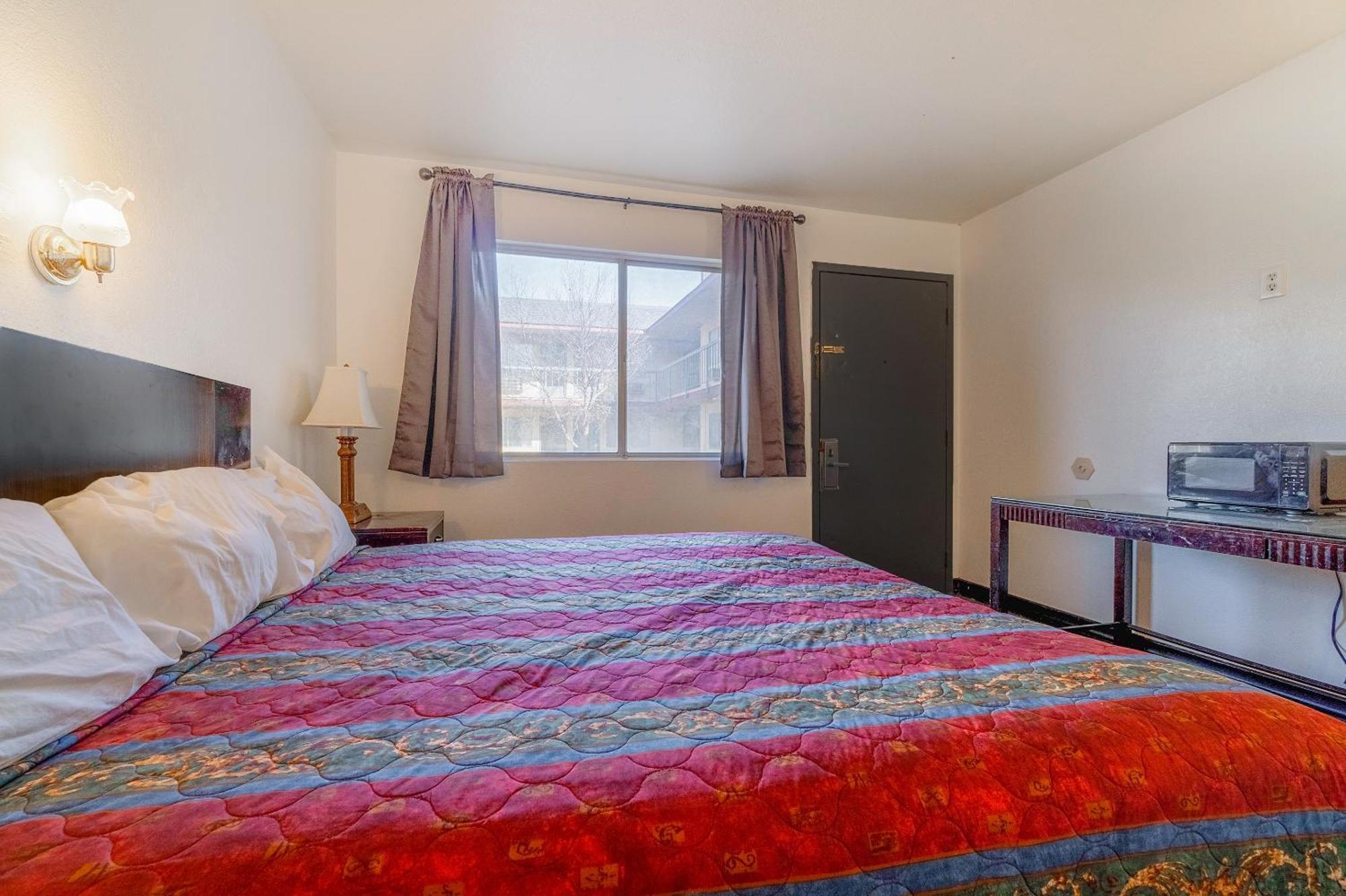 Castle Inn & Suites By Oyo Chickasha Bagian luar foto
